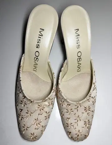 Miss Osaki 자수 뮬 베이지 8cm 힐