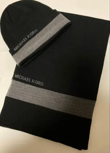 MICHAEL KORS 니트 모자 머플러 세트