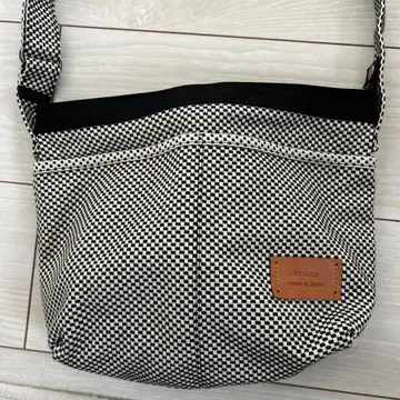 sasicco 숄더백 화이트 블랙 체크