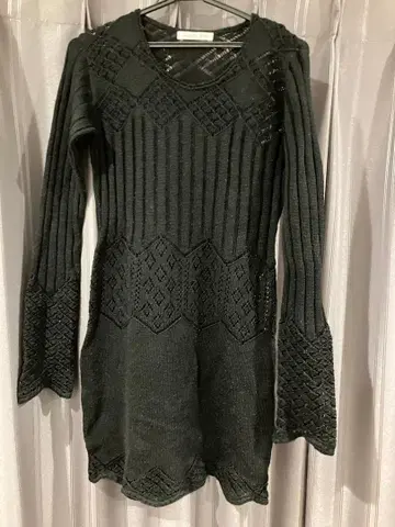 펠리시모 플레어 소매 뜨개질 무늬 미니 니트 원피스