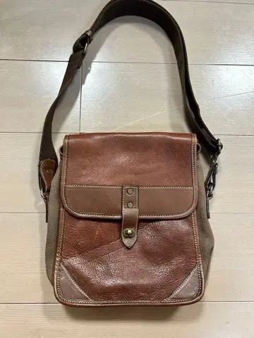 RUSTIC 브라운 가죽 숄더백