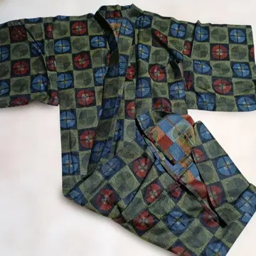 기모노와 겉옷 앙상블 울 레트로