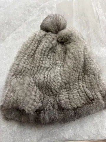 그레이 퍼 니트 모자 폼폼 포함