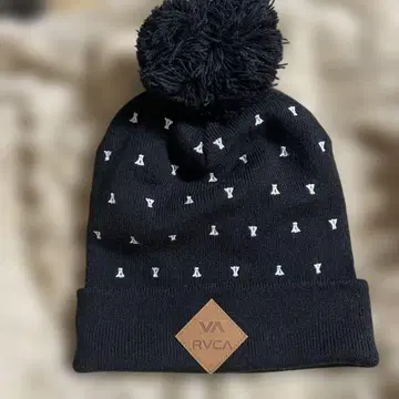 RVCA 폼폼 니트 모자 블랙 자수