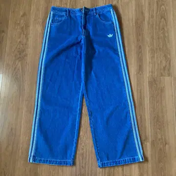 [미사용 새상품] 아디컬러 데님 쓰리 스트라이프 트랙 팬츠