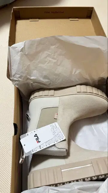 새상품, 미사용입니다. FILA 사이드 고어 부츠 크림색 통굽