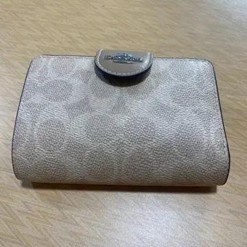 이단 접이식 지갑 베이지 계열