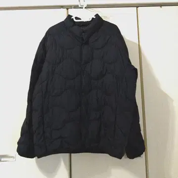 유니클로 울트라 라이트 다운 웨이브 퀼트 자켓 블랙