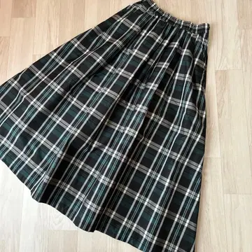 슬로브 이에나 타프타 랜덤 턱 스커트 미사용 새상품 택 포함