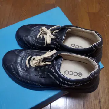 ECCO 블랙 가죽 스니커즈