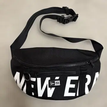 NEW ERA 바디백 블랙
