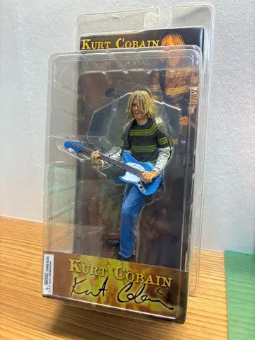 KURT COBAIN NECA 커트 코번 네카 피규어 미개봉품