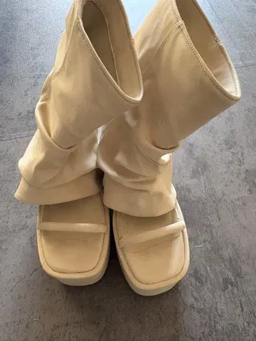 EMODA 화이트 슬리브 부츠 플랫폼