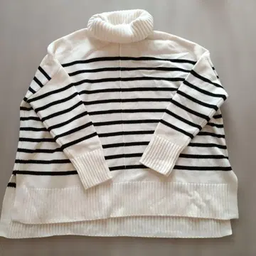 UNIQLO 터틀넥 스웨터 스트라이프