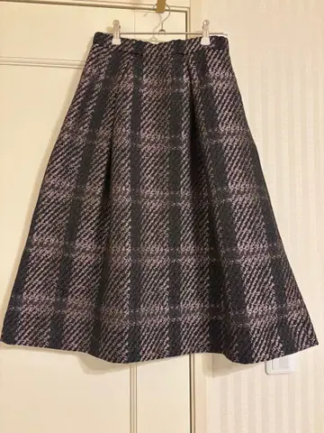 [ 그레이스 콘티넨탈 ] 플레어 스커트 체크 무릎 기장 자카드