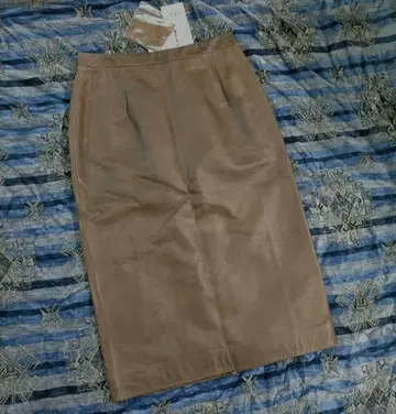 초레어 택 포함 미착용 천연 가죽 소가죽 펜슬 스커트 타이트 스커트