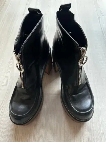 블랙 가죽 지퍼 하이힐 부츠