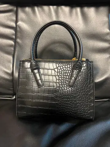 ZARA 미니 시티 엠보싱 백