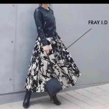 FRAY I.D 플로럴 프린트 플레어 스커트