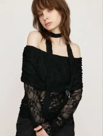 SLY 레이스 오프숄더 상의