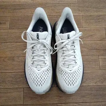 HOKA 클리프톤 7 27.0cm