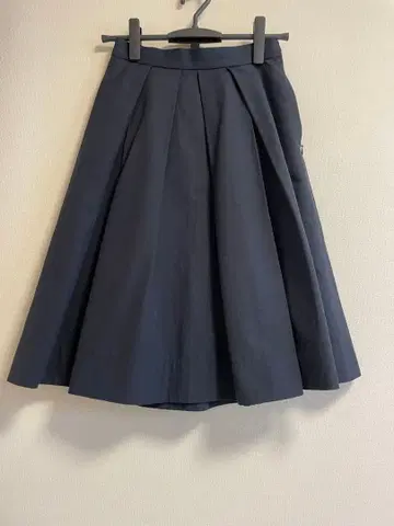 매킨토시 네이비 플레어 스커트 무릎 기장