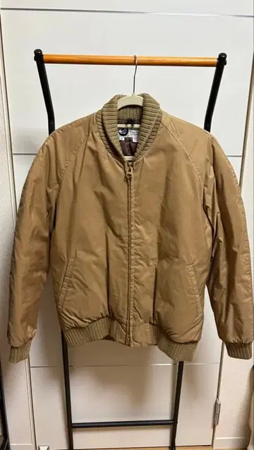 Crescent Down Works 베이지 M 봄버 자켓