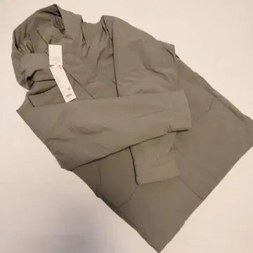 유니클로 하이브리드 다운 후드티 카키 S 사이즈 2024