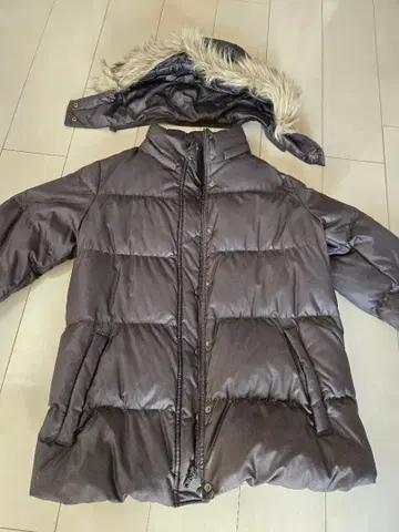 다크 브라운 다운 자켓 후드 부착