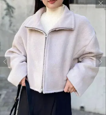 [ 익명 배송 ] Chico 샤기 W 지퍼 쇼트 블루종 그레이쉬 베이지