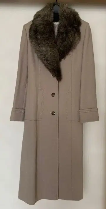 새상품급 퍼 카라 부착 롱 코트