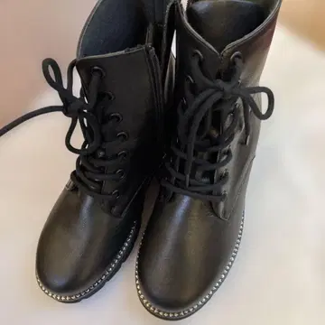 블랙 레이스업 웨지 부츠