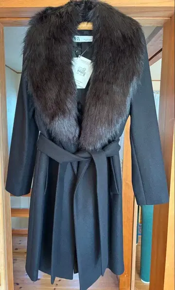 퍼 포함 블랙 롱 코트