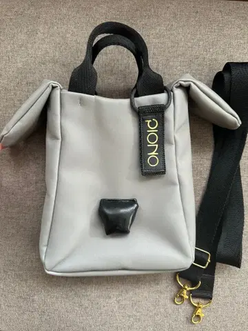 PIANO 귀 달린 숄더백 그레이