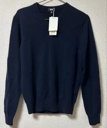 [ 미사용 ] 유니클로 UNIQLO 캐시미어 V넥 스웨터 S