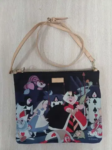 사만다 타바사, 원더랜드의 앨리스 숄더백