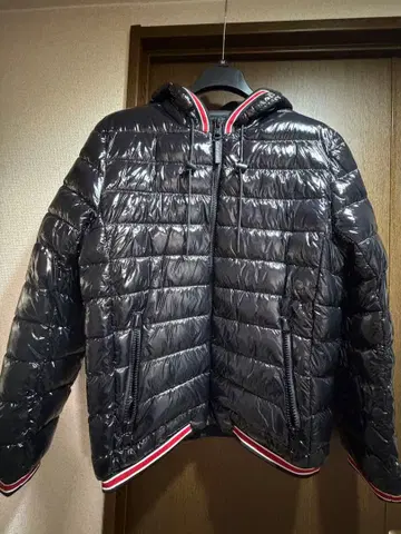 Calvin Klein 블랙 다운 자켓