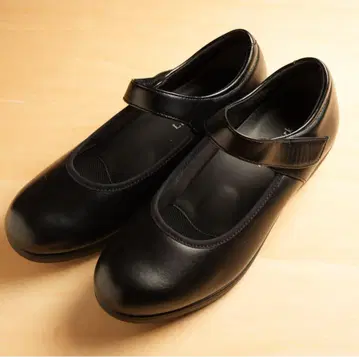 시착만 한 상품 Lady worker 레이디워커 벨크로 가죽 펌프스