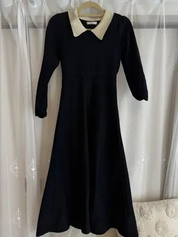 PROPORTION 카라 부착 니트 블랙 원피스