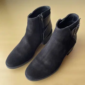 [Clarks] Memi Buckle / 숏부츠 23.5cm