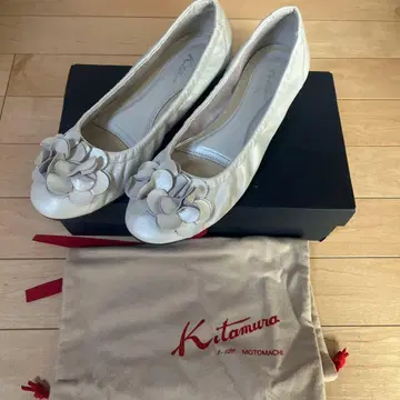 키타무라 펌프스 플라워 모티브