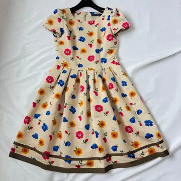 새상품급 엠즈 그레이시 플레어 꽃무늬 원피스 M