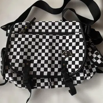 NIER 체커 숄더백