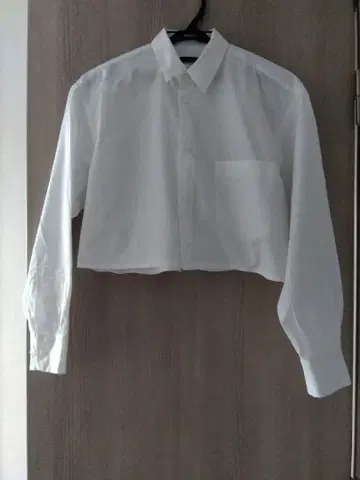 YLEVE 화이트 크롭 셔츠