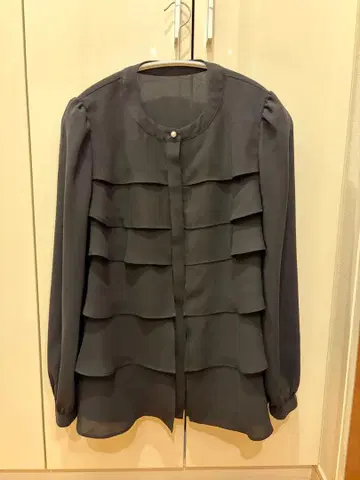 LOULOU WILLOUGHBY 티어드 플레어 블라우스 사이즈 2