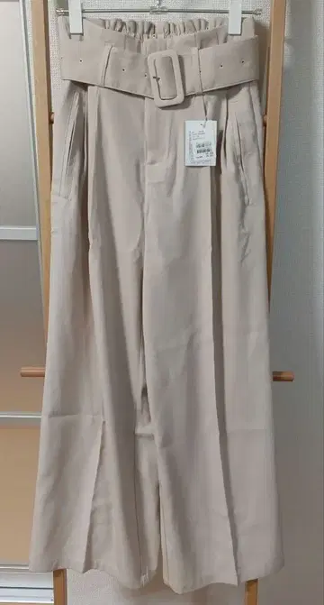 [택 포함 새상품] Thevon. 벨트 하이웨스트 턱 팬츠 아이보리