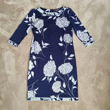 새상품급 레오나르 무릎 기장 원피스 사이즈 L