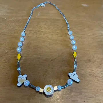 잭 로즈 구름과 번개 모티브의 목걸이