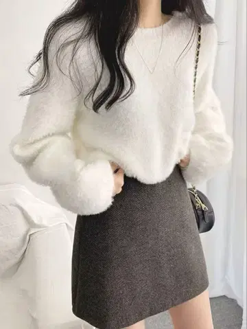 푹신푹신 상의 화이트 루즈핏 체형 커버 겨울 코디 새상품