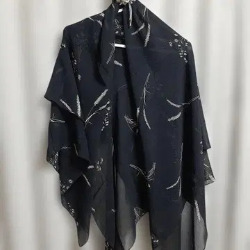 AKRIS 네이비 꽃무늬 쉬폰 스톨